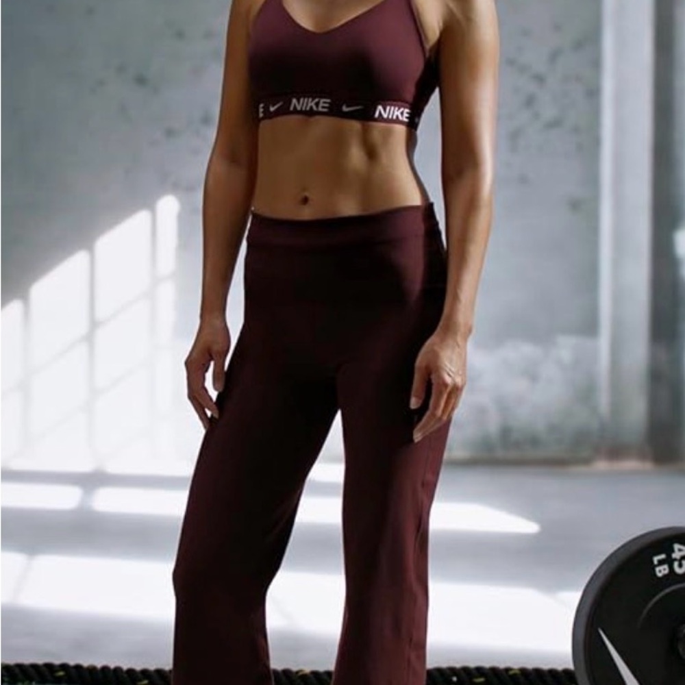 Nike Women's Bella 7 Sneaker - Picture 6 of 6